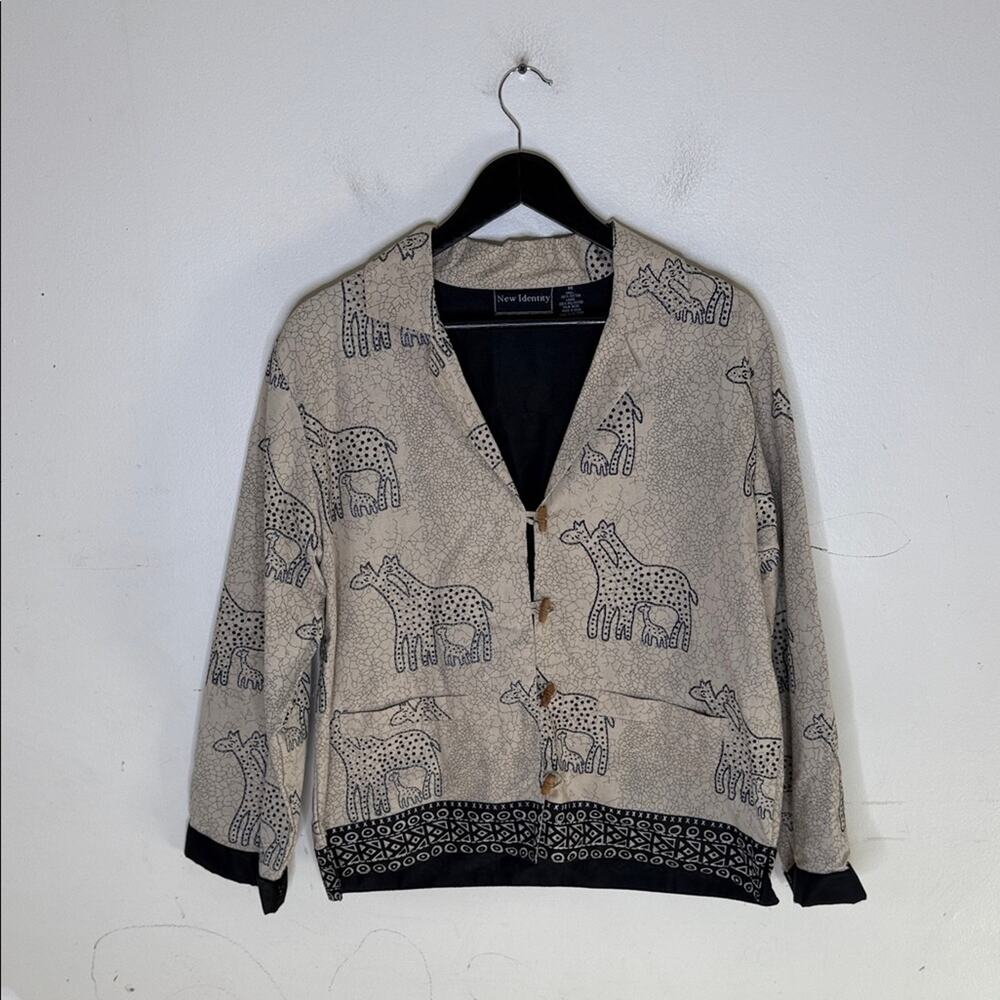 New Identity Giraffe Print Jacket with Button Closure Size Medium